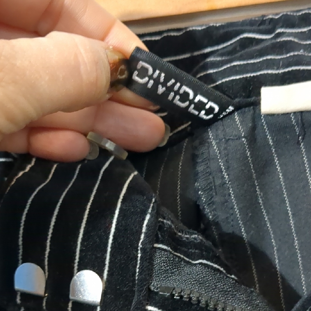 Divided - Black & White Striped Velvet Pants - Sz 6 - Picture 3 of 9